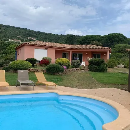 Individuelle Avec Piscine Privee Et Grand Jardin Proche Santa Giulia * Порто-Веккьо